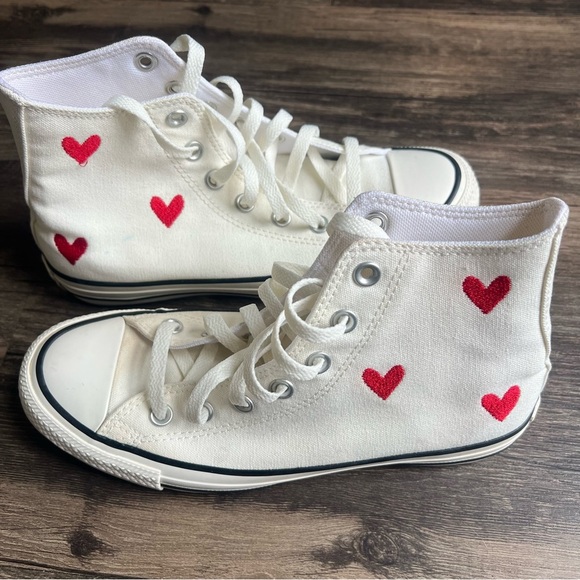 Converse Chuck Taylor All Star High Top White Red Hearts
Embroidered Sneaker 7.5 - Picture 6 of 13